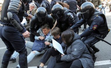 Dhjetëra persona ndalohen pas protestave në Shën Petersburg
