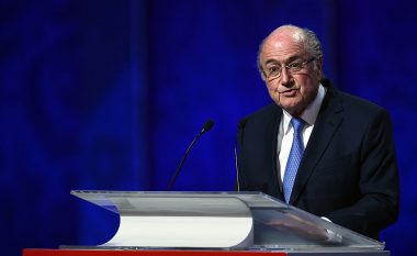 Ish-presidenti Blatter kërkon rikthimin e orëve luksoze nga FIFA
