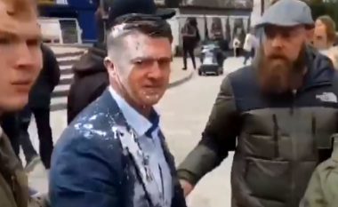 Po “bënte fushatë” në rrugë, qytetari hedh qumësht mbi politikanin britanik – pason përleshja fizike (Video)