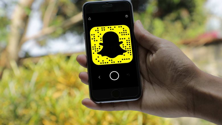 Disa punëtorë të Snapchat kanë keqpërdorur pozitën për të përgjuar përdoruesit e shërbimit