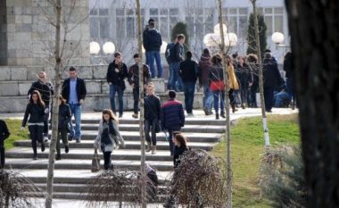 Tribunali për gjenocidin serb në Kosovë – studentët në marsh për të mbështetur iniciativën e Veselit