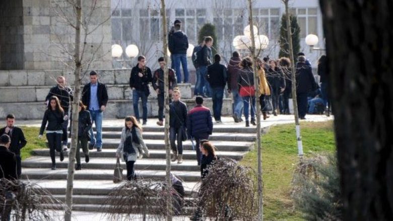 Tribunali për gjenocidin serb në Kosovë – studentët në marsh për të mbështetur iniciativën e Veselit