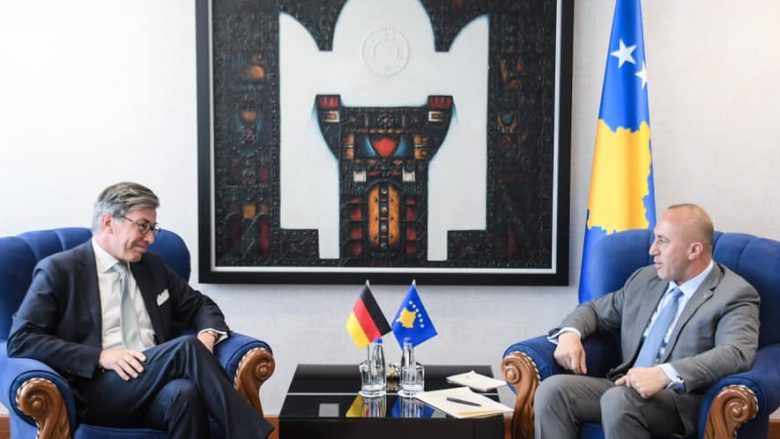 Haradinaj takon ambasadorin gjerman, flasin për takimin e Berlinit