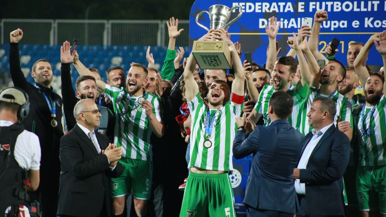 Agim Ademi uron Feronikelin për fitimin e Kupës së Kosovës: Me meritë fituat trofe, rrugëtim të mbarë në Ligën e Kampionëve