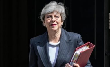The Times: Kryeministrja May jep nesër dorëheqje