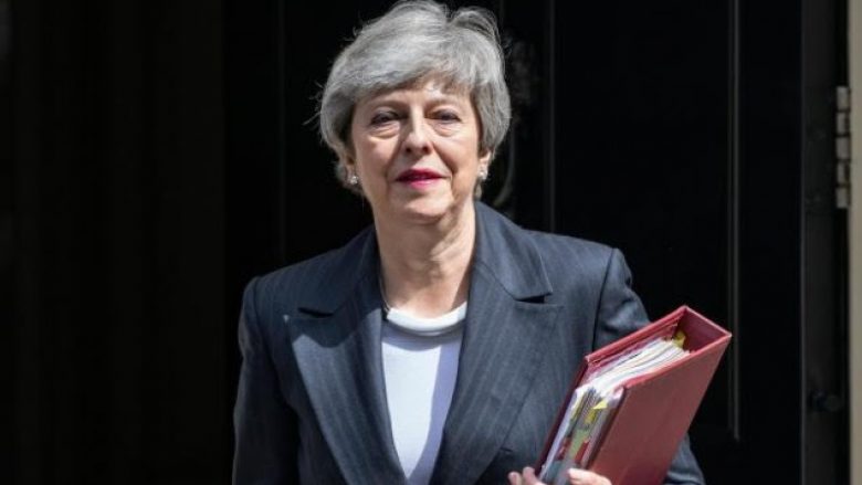 The Times: Kryeministrja May jep nesër dorëheqje