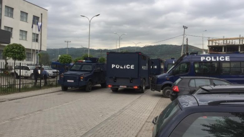 Policia konfirmon aksionin në veri të Mitrovicës, jep detaje