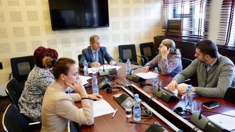 Komisioni për Arsim fton në raportimin ministrin Bytyqi dhe koordinatorin Hoti, pas mbajtjes së garës nacionale të diturisë