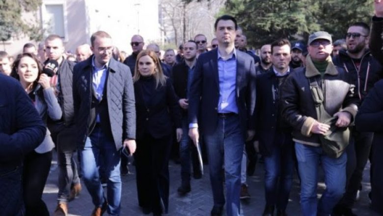 Tiranë: Protestës i bashkohen Basha dhe Kryemadhi