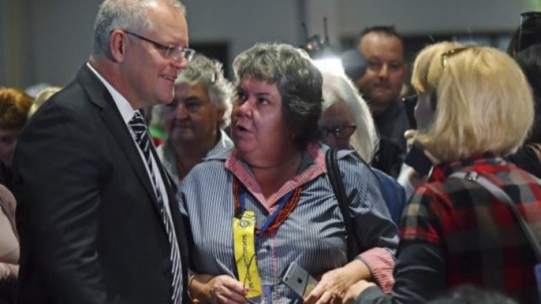 Kryeministri australian goditet me vezë (Video)