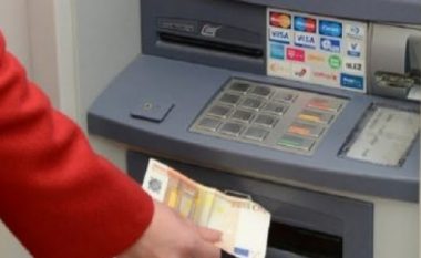 Deponuan 15 mijë euro fals në bankë, arrestohen një femër dhe një mashkull