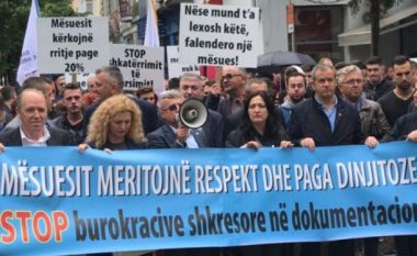 Protesta para ministrisë së Arsimit, Shahini: Nga nesër reflektohet rritja e pagave për mësuesit
