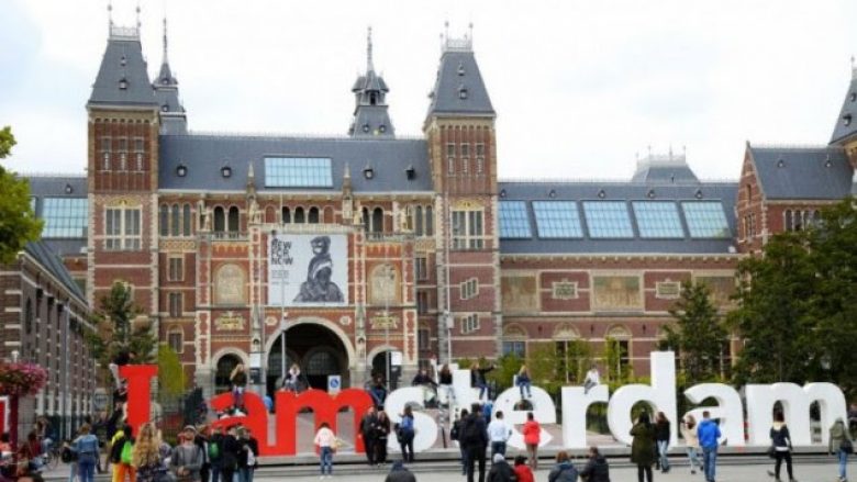 Amsterdami rrit taksat për turistët