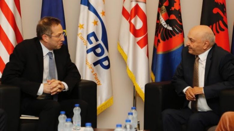Mustafa takohet me drejtorin e NDI, flasin për bashkëpunimin e mëtutjeshëm