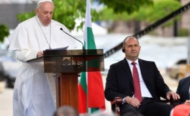 Papa në Bullgari bën thirrje për ‘revolucion mëshire’