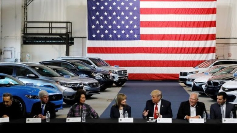 Trump shtyn tarifat për veturat, bursat shënojnë rritje