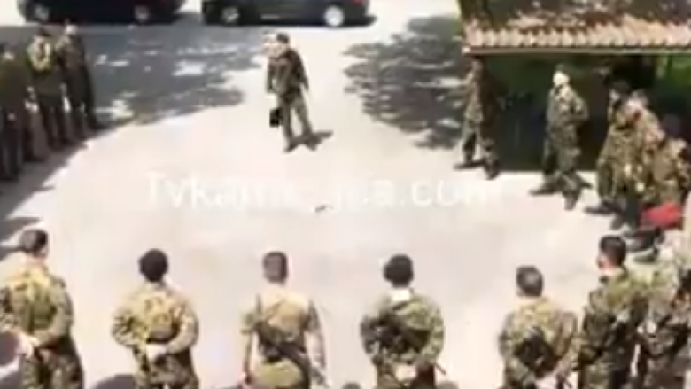 Ushtarët shqiptarë në Armatën e Zvicrës thërrasin ‘na jemi shqiptarë’ gjatë ushtrimeve (Video))