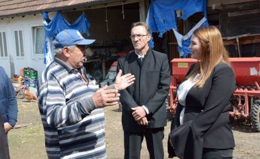 Ministrja Ziviq viziton fermën e familjes Zivkoviq