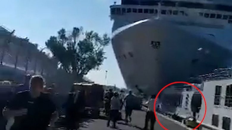 Momenti kur anija gjigante përplaset me një më të vogël në portin e Venedikut (Video)