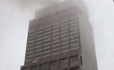 Humb jetën piloti i helikopterit që u përplas në kulmin e ndërtesës në New York (Video)