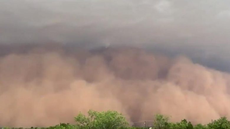 Stuhia e rërës për pak sekonda “gëlltit” një qytet të tërë në Teksas (Video)