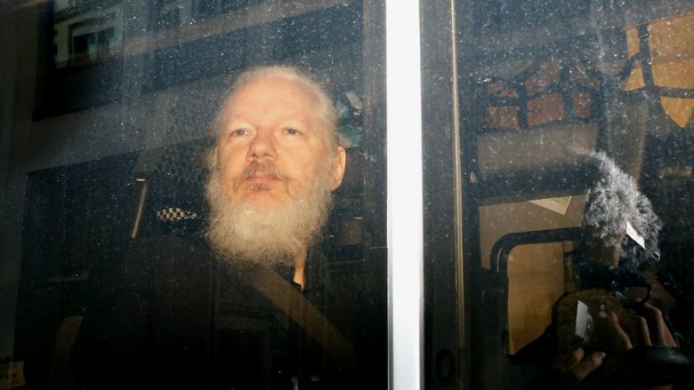 Ekstradimi i Assange, vendimi përfundimtar duhet të merret nga gjykata e Londrës