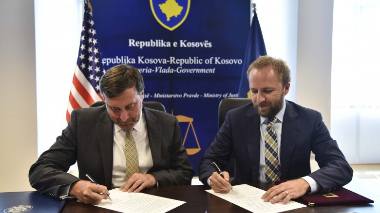 Nënshkruhet protokolli për marrëveshjen e ekstradimit mes Kosovës dhe SHBA-së