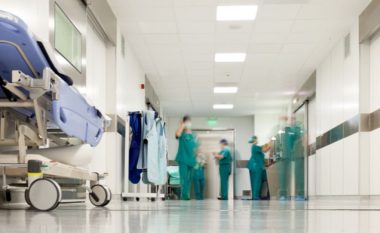 Rreth 300 infermierë janë larguar këtë vit nga Kosova