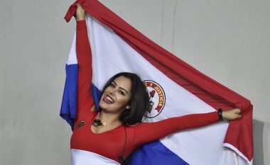 Tifozja e famshme, Larissa Riquelme kthehet pas nëntë vjetëve në shkallët e stadiumeve