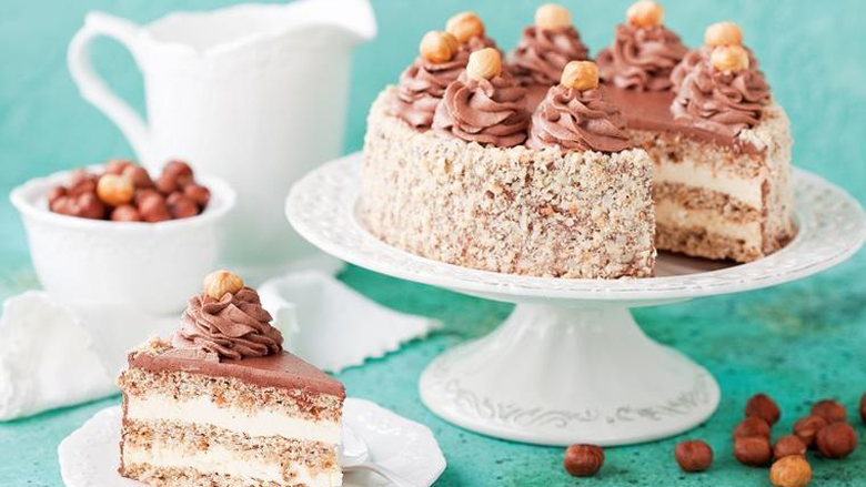 Noiset torta – deserti më i brishtë: Kombinimi më i mirë i lajthive dhe ajkës së ëmbël!