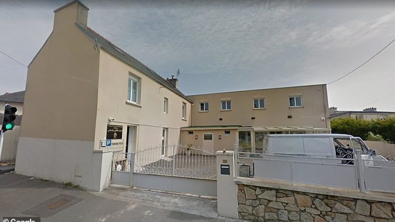 Të shtëna armësh në Francë, plagosen dy persona para një xhamie