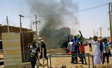Unioni Afrikan e pezullon anëtarësinë e Sudanit
