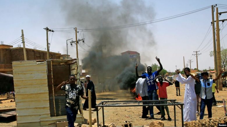 Unioni Afrikan e pezullon anëtarësinë e Sudanit