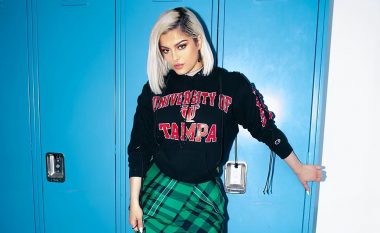 Bebe Rexha në përqafim të një mashkulli misterioz