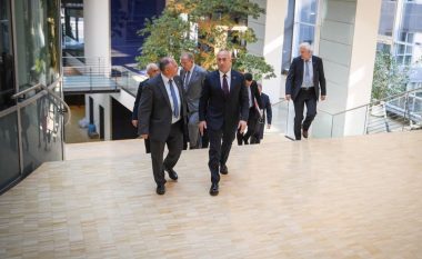 Takimi Haradinaj-Merkel: Gjermania ta forcojë qëndrimin se është kundër korrigjimit të kufijve si dhe ta mbështesë liberalizimin