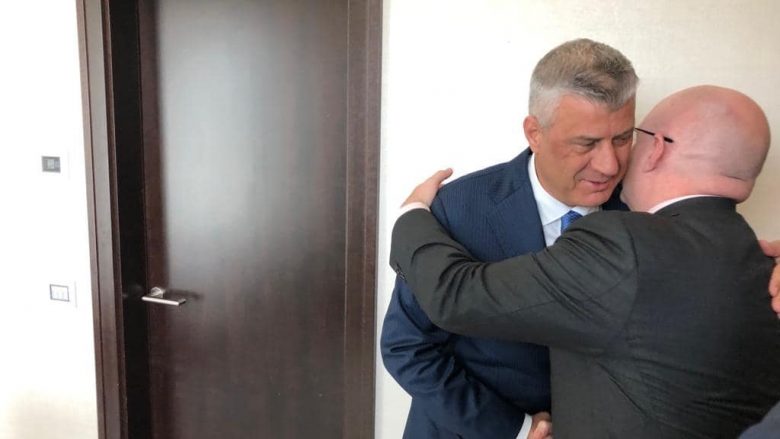 Thaçi takon në Bratislavë diplomatin amerikan