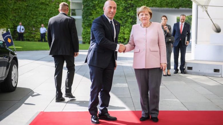 Haradinaj: Kancelarja Merkel nuk ma kërkoi heqjen taksës, në Paris do të kërkojmë njohjen nga Serbia