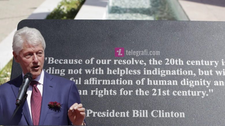 Pllaka në bulevardin “Bill Clinton” tregon një citat nga fjalimi që ish-presidenti amerikan e kishte thënë më 1999, pas sulmeve të NATO-s (Foto/Video)