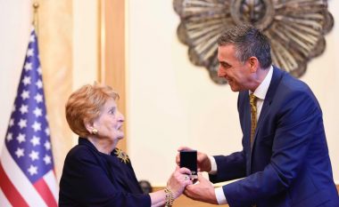 Veseli pret sekretaren Amerikane Albright, e falënderon për gjithçka që ka bërë për Kosovën