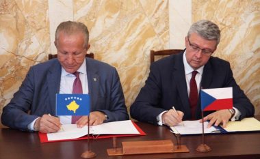 Pacolli nënshkruan marrveshje bashkëpunimi në fushën e ekonomisë me zëvendëskryeministrin e Çekisë