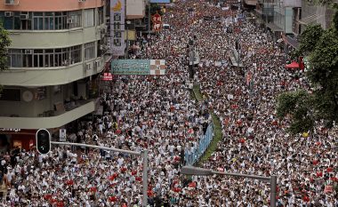 Protesta më e madhe në historinë e Hong Kongut, dy milionë njerëz i bashkohen kauzës (Video)