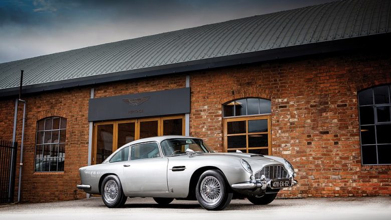 Aston Martin i modifikuar që u përdor në filma nga agjenti 007, pritet të shitet në ankand për pesë milionë funte (Foto)