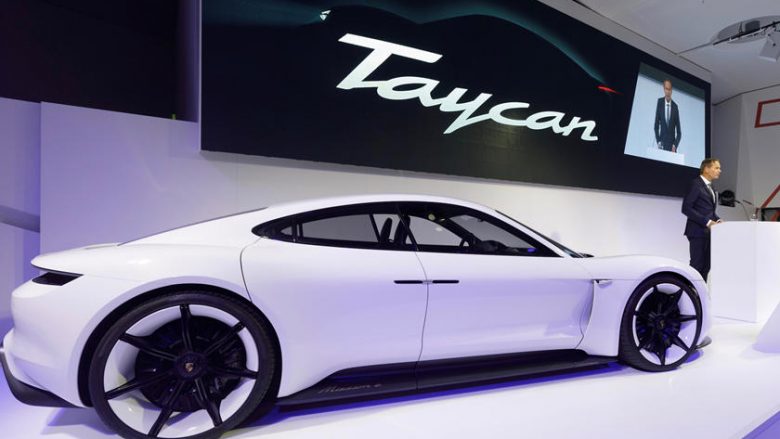 Drejtori i Porsche ka treguar detajet e Taycan (Foto)