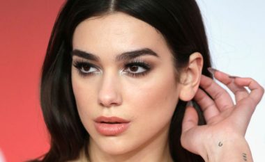 Dua Lipa me dedikim emocional për refugjatët