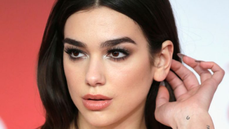 Dua Lipa me dedikim emocional për refugjatët