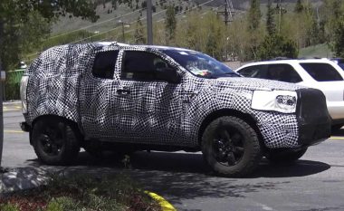 Ford Bronco kapet duke lëvizur me disa shtesa të çuditshme (Video)