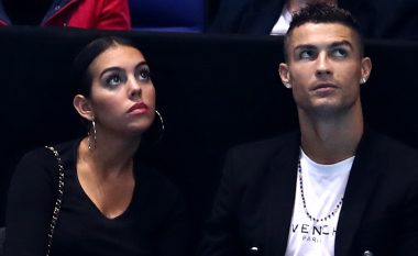 Pasi nuk u ftua në dasmën e Ramosit, Ronaldo u nis me familjen për pushime