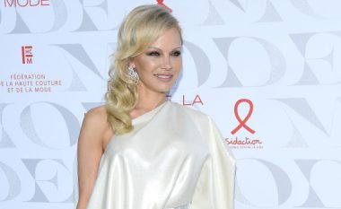 Pamela Anderson i referohet fjalëve të urta të Nënës Terezë