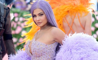 Kylie Jenner tërheq vëmendje me imazhet e reja nga plazhet e Malibusë