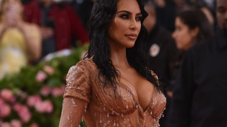 Kim Kardashian vazhdon të jetë në qendër të vëmendjes